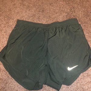 Nike Shorts (green)